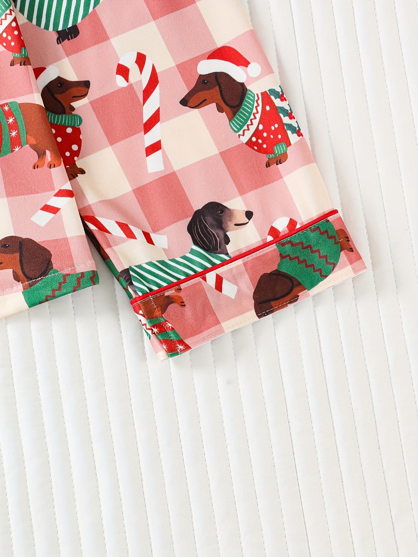 Ensemble pyjama manches longues femme imprimé teckel, pyjama vichy rose festif, cadeau idéal pour les amoureux des chiens, pour une séance photo de famille le matin de Noël